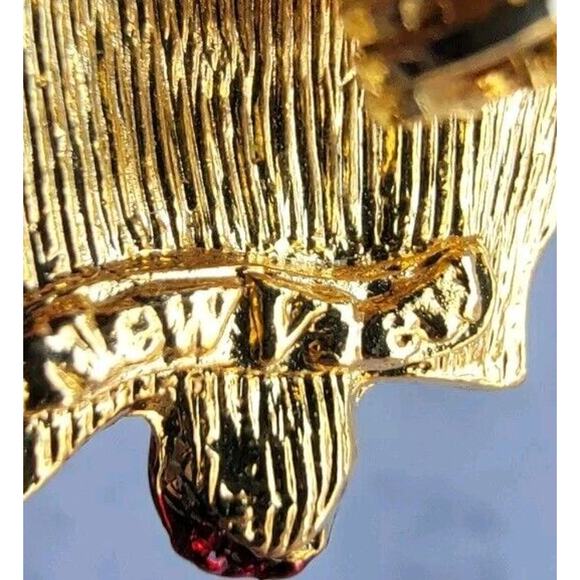 VTG Gold Tone Christmas Deer Green Red Enamel Crystal Brooch Pin - Picture 5 of 6